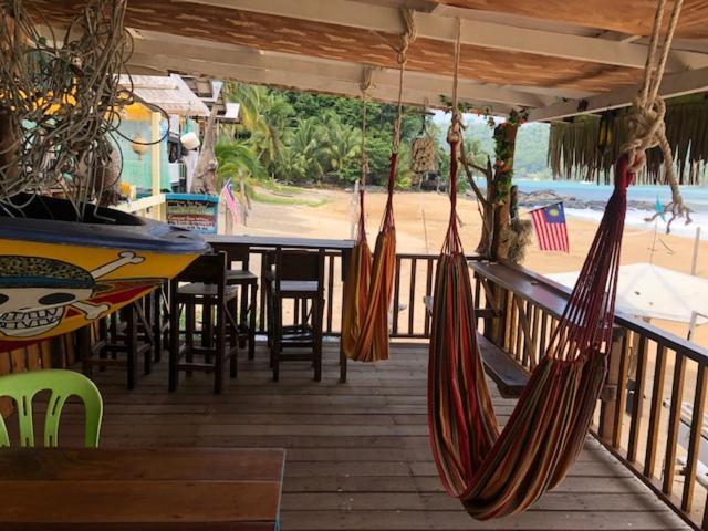 Beachfront Hut Upstairs Astra - Beach Shack Chalet Kampong Juara Ngoại thất bức ảnh