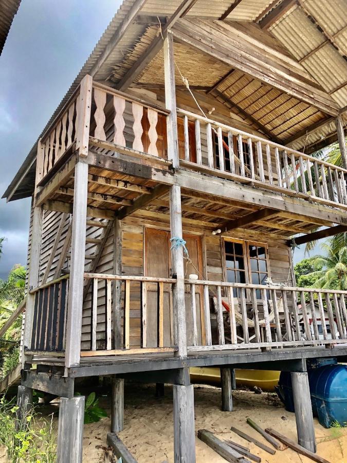 Beachfront Hut Upstairs Astra - Beach Shack Chalet Kampong Juara Ngoại thất bức ảnh