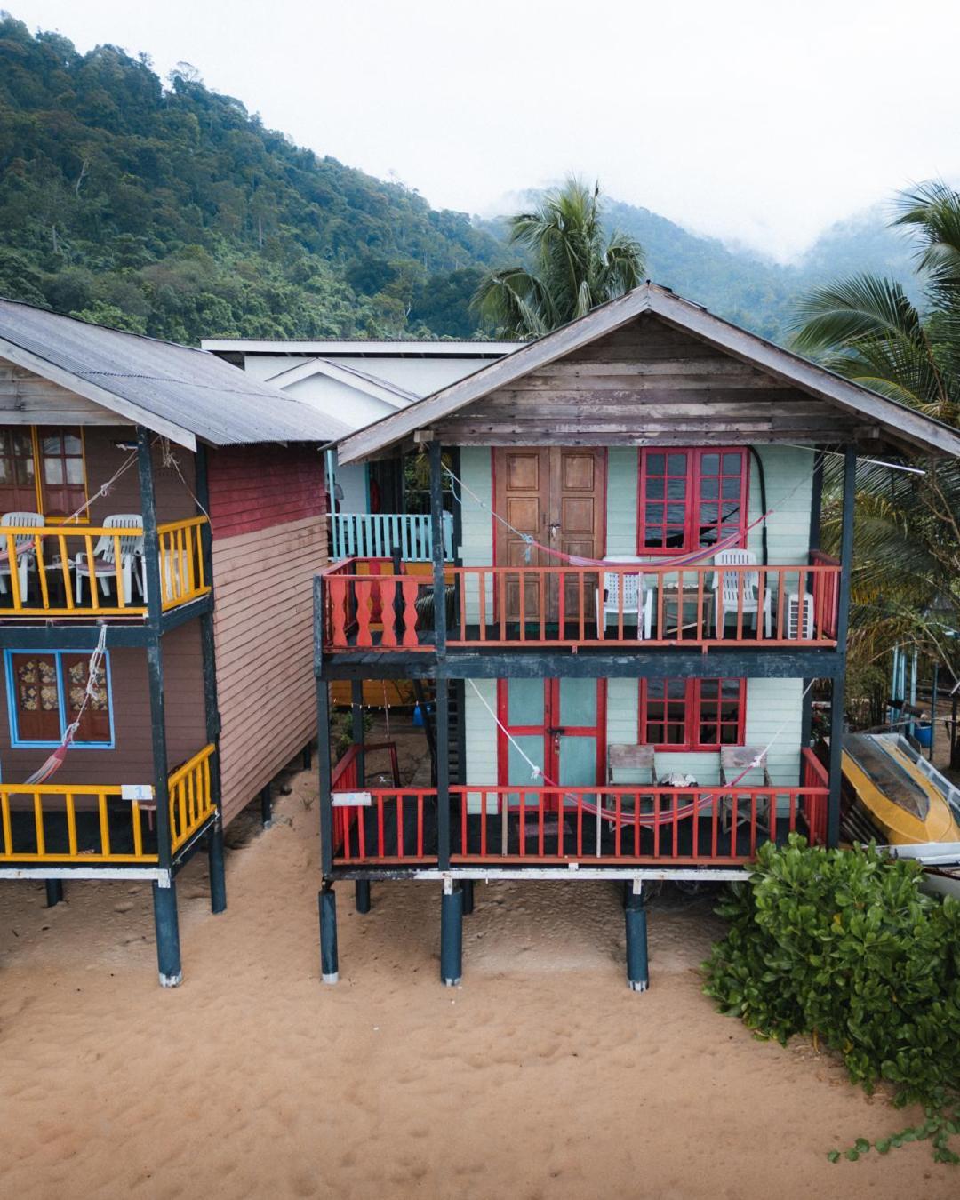 Beachfront Hut Upstairs Astra - Beach Shack Chalet Kampong Juara Ngoại thất bức ảnh
