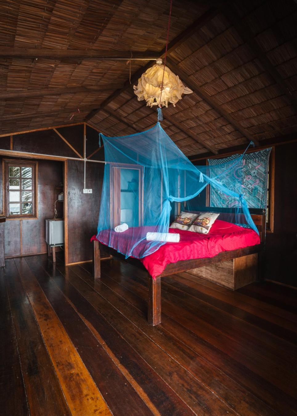 Beachfront Hut Upstairs Astra - Beach Shack Chalet Kampong Juara Ngoại thất bức ảnh