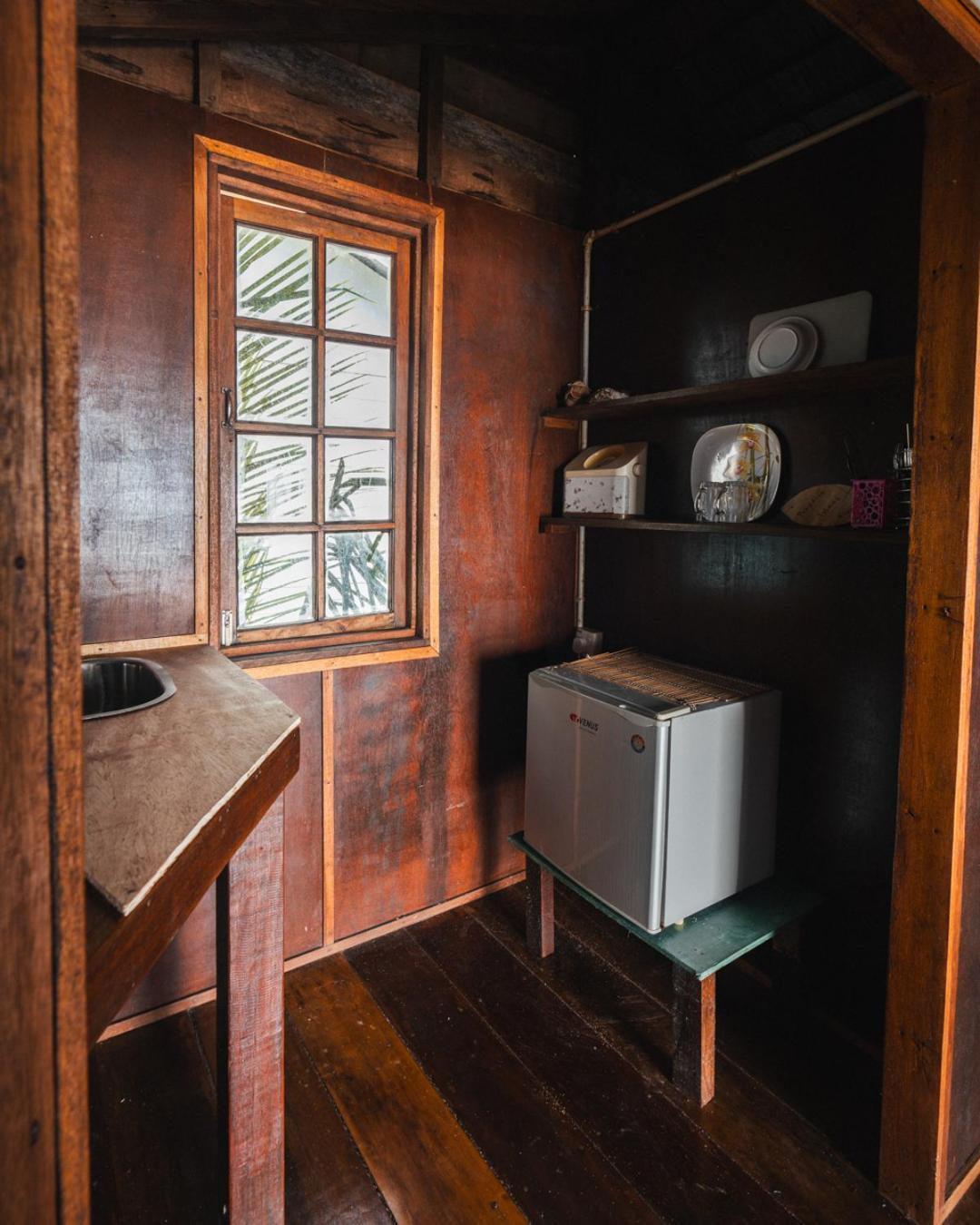 Beachfront Hut Upstairs Astra - Beach Shack Chalet Kampong Juara Ngoại thất bức ảnh